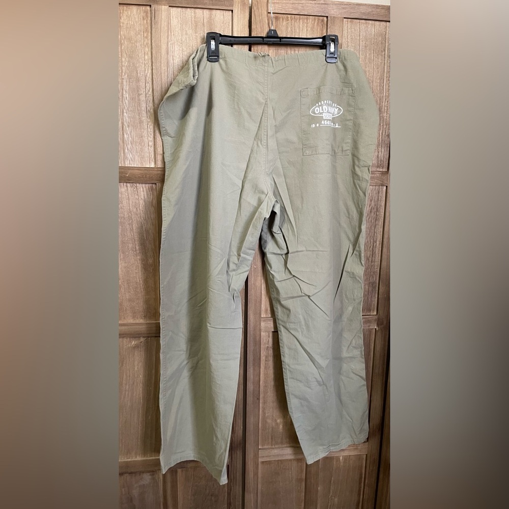 Women’s OLD NAVY Olive Green Scrub Pants.